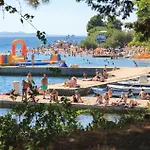 Vakantiehuis Awesome In *
