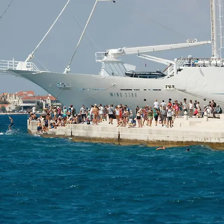 Awesome In Σπίτι διακοπών Policnik
