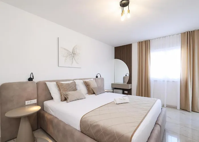 Awesome In * Policnik