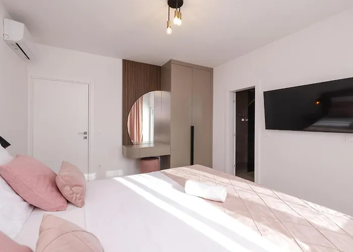 Awesome In * Policnik