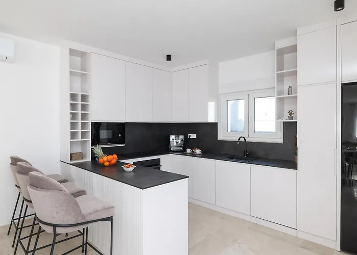 Awesome In * Policnik